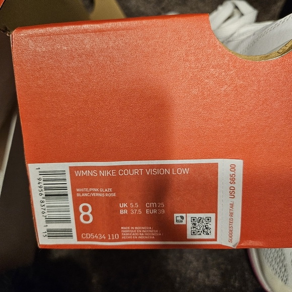 Nike Vision Low Tops - Picture 2 of 4